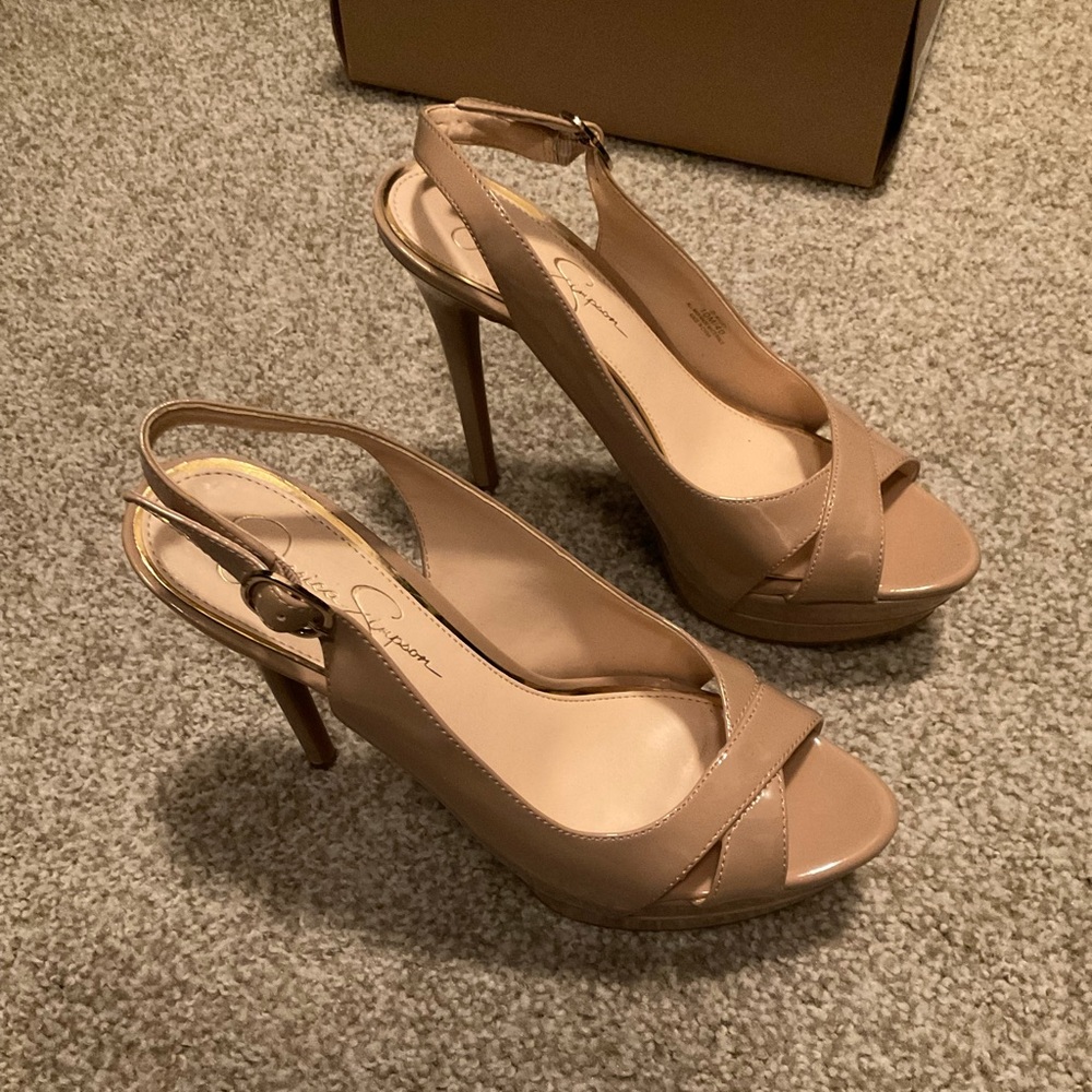 Jessica Simpson nude pumps